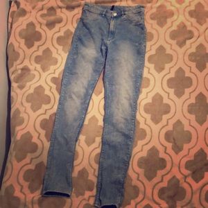 Cute, skinny bleached jeans!